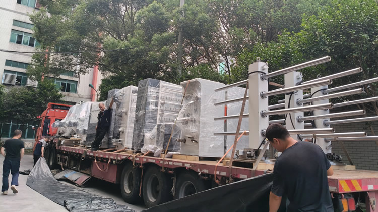 拆封拉线设备要发走啦！